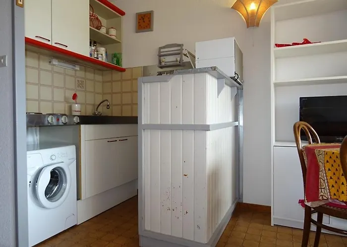F2 Mezzanine Avec Piscine, Parking Et Climatisation A Palavas, Proche Et Centre-ville - Fr-1-559-8 Apartament
